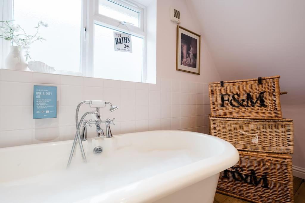 Spacious Home, Minutes Fom The Beach, Free Parking, Large Garden Area, Pets Welcome! Whitstable Exterior foto